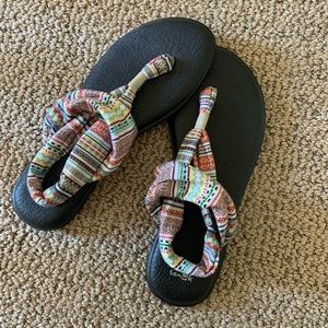 New sanuk sandals